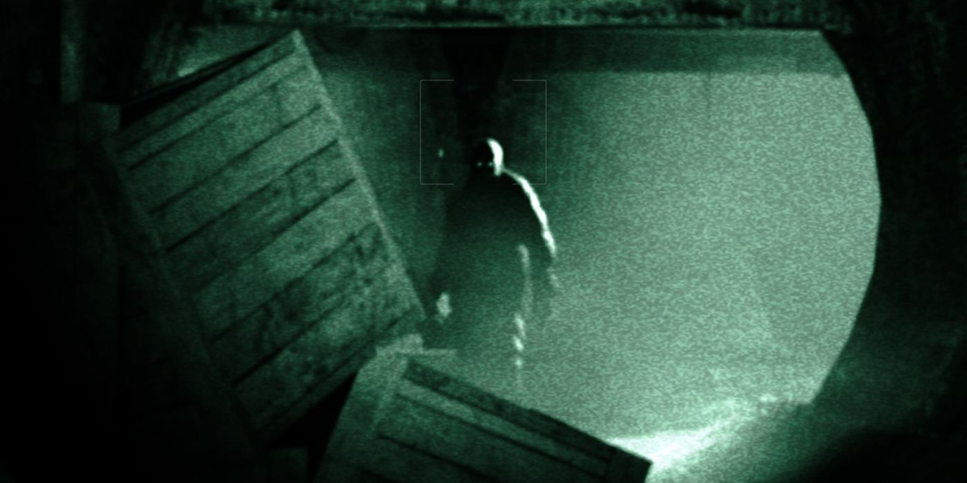 Gameplay screenshot of night vision silhouette in Outlast