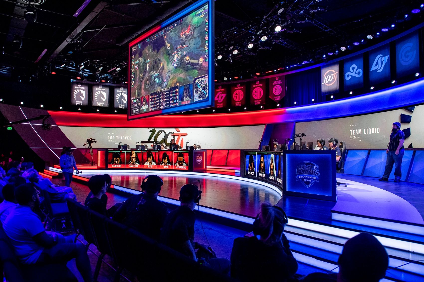 100 Thieves playing against Team Liquid photo inside LCS studio