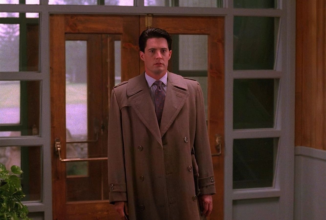 Twin Peaks Screencap of Agent Cooper in the sherrif station staring in distance
