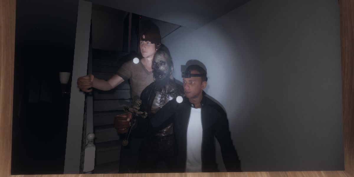 Two players and a ghost in Phasmophobia