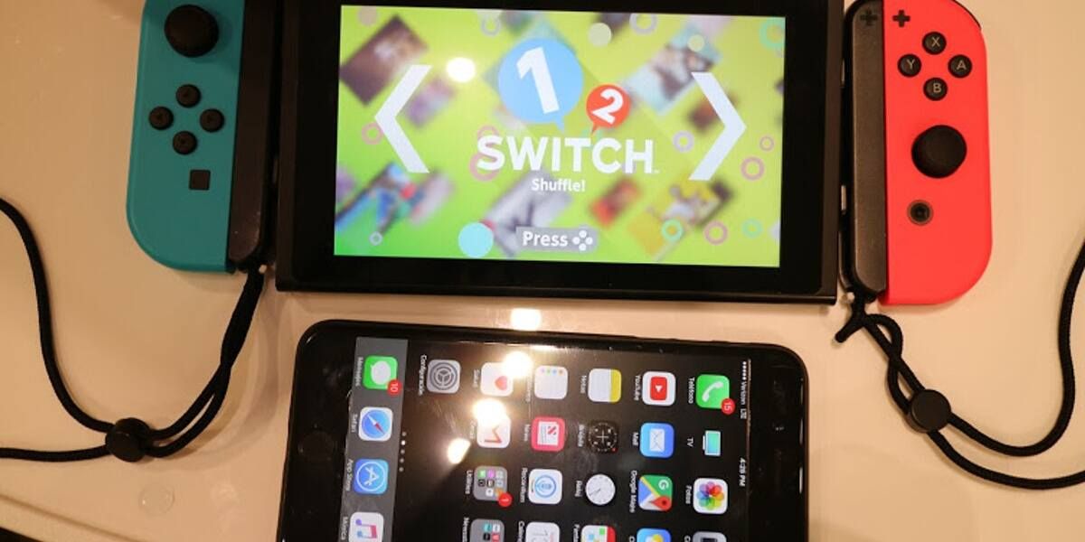 Smartphone and Nintendo Switch