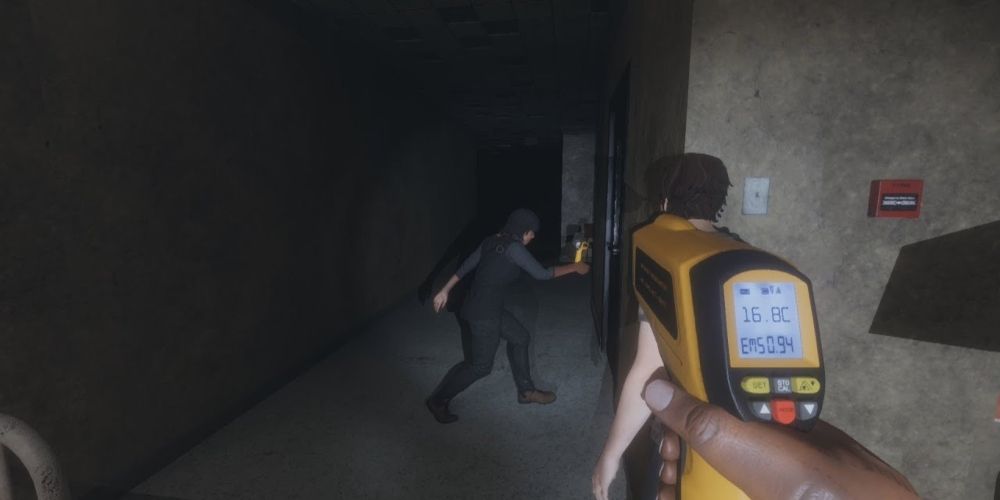 A multiplayer game in phasmophobia, featuring multiple players