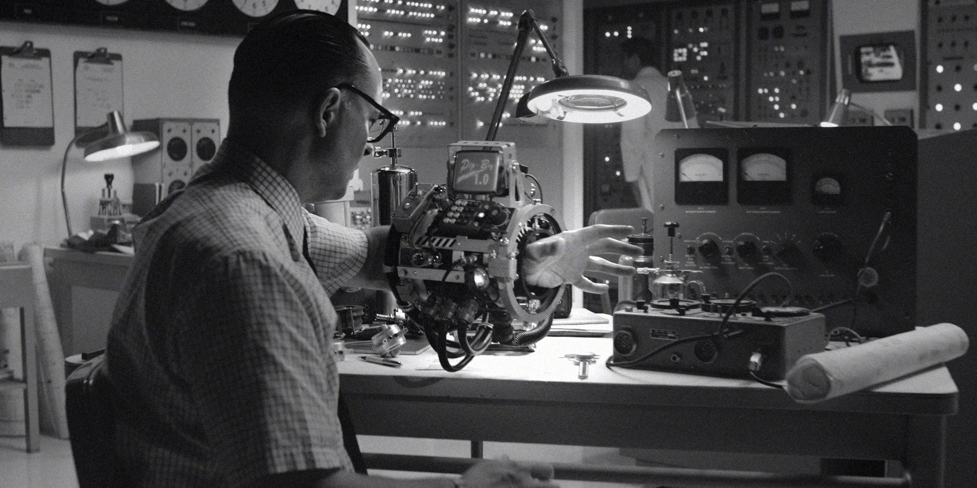 Fallout 4 intro engineer pip boy 1.0 prototype black and white 