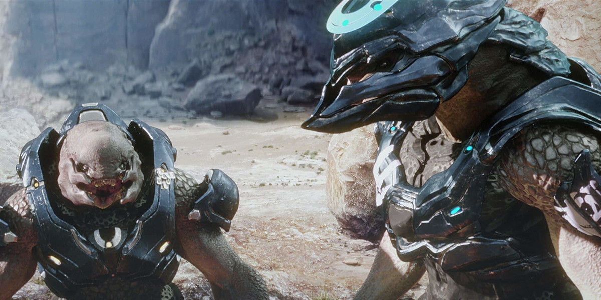 Two Covenant soldiers from Halo Spartan Ops stand side by side