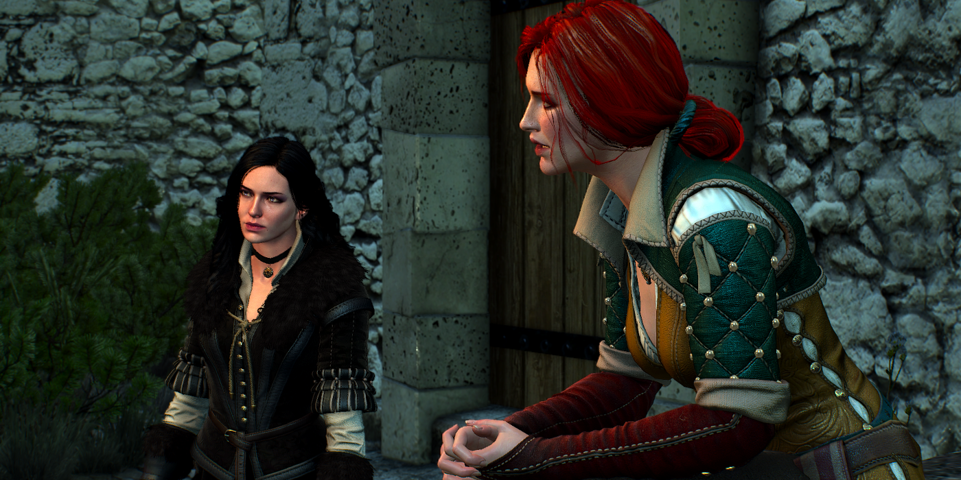 Yennefer (left) and Triss about to talk to Geralt (off-camera) in the Witcher 3