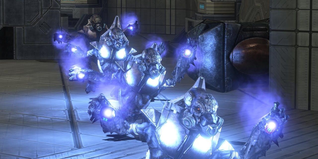 Four Grunts lined up, all with plasma grenades drawn to kamikaze.
