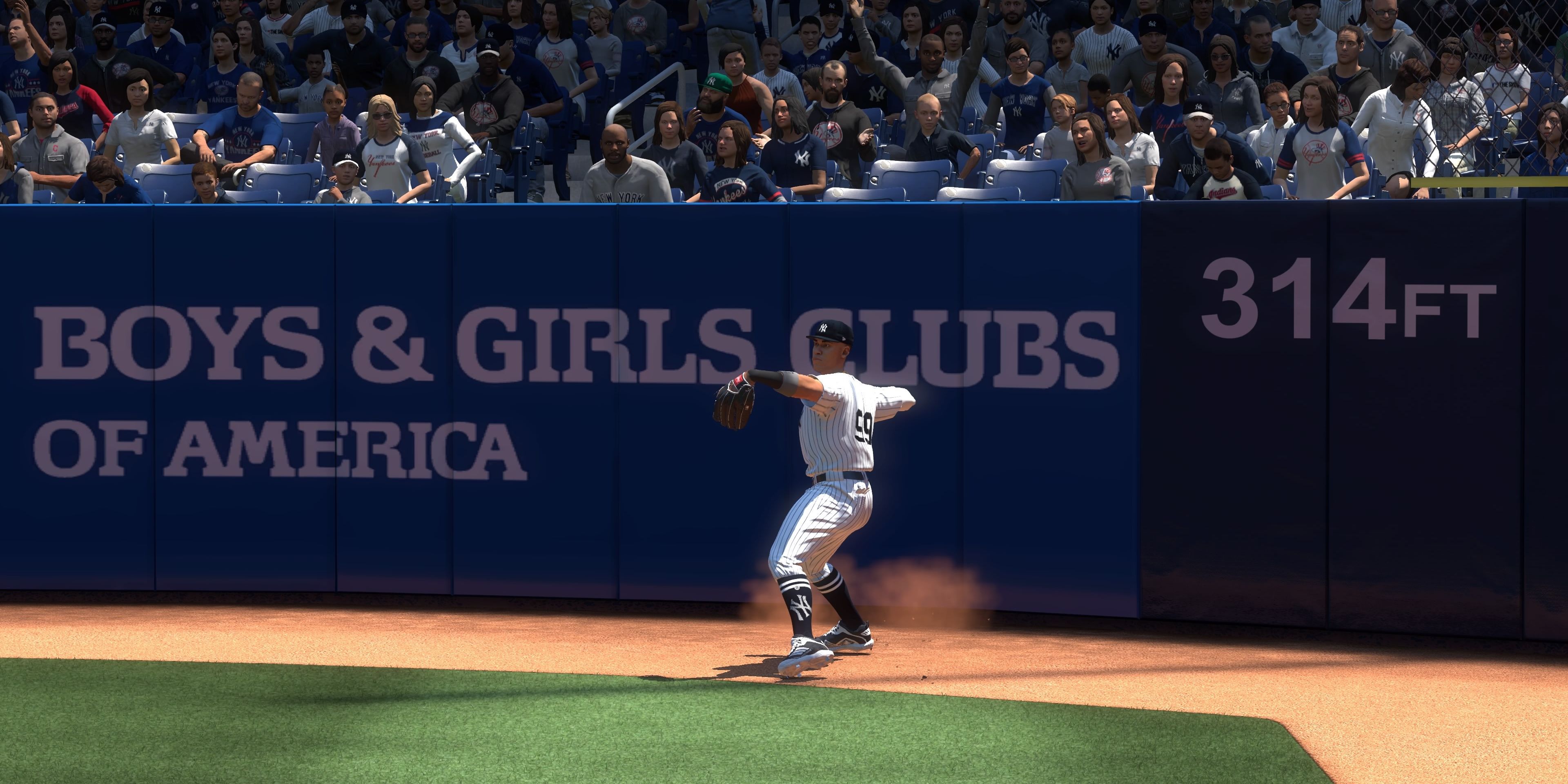 Aaron Judge right field throwing ball