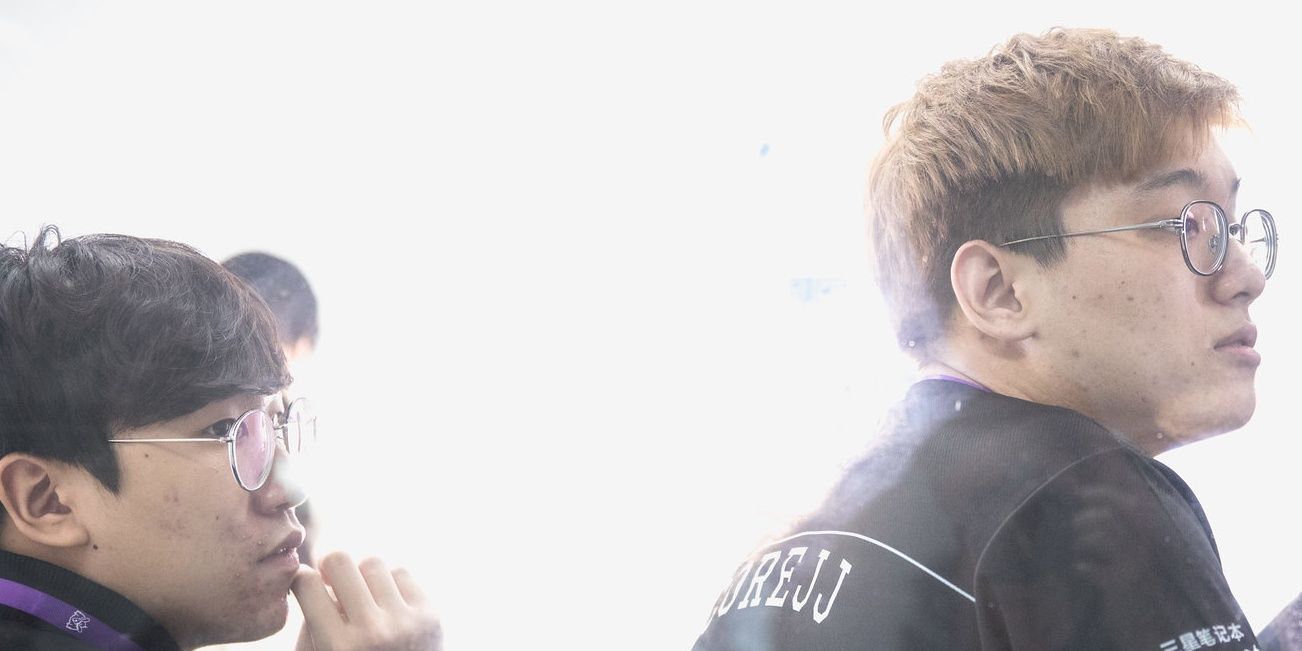League Of Legends CoreJJ and Ruler looking over their shoulders pre-game with a bright white light behind them