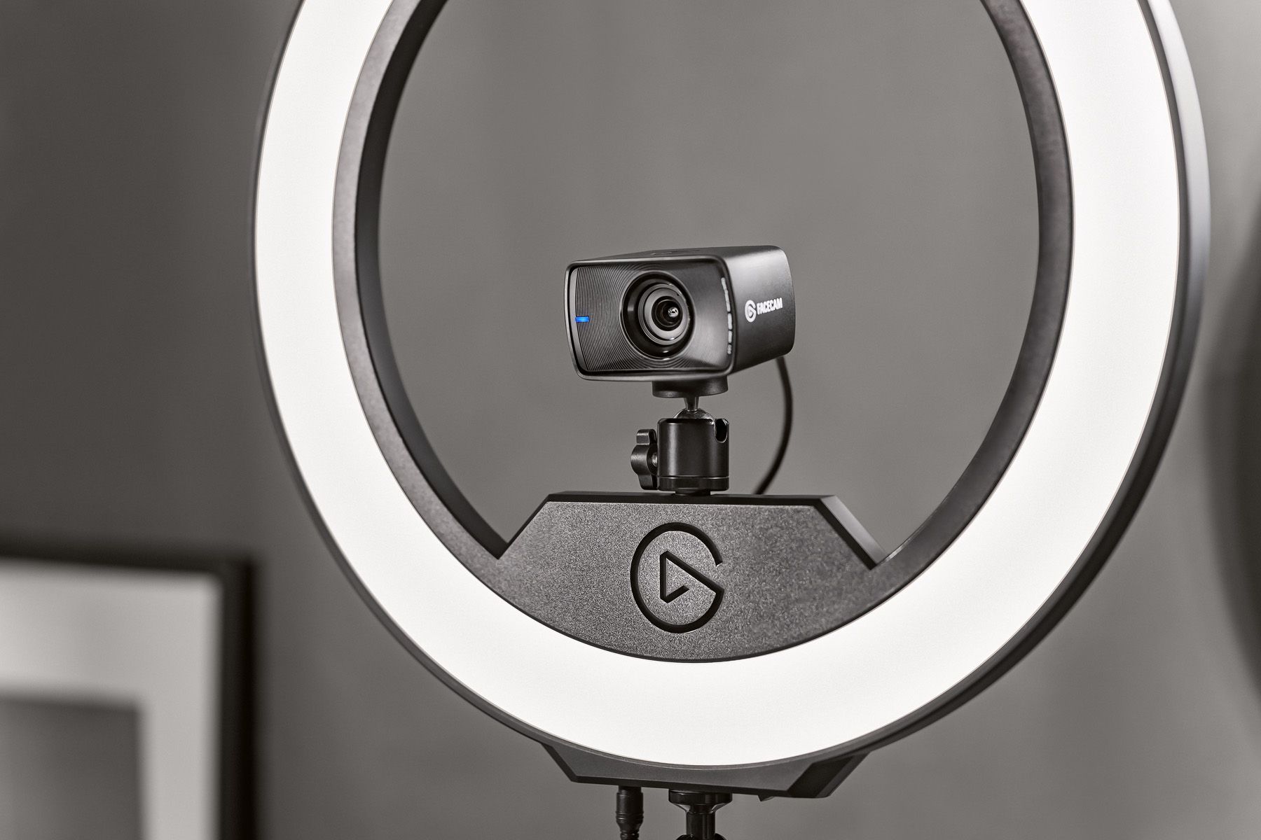 Facecam_Lifestyle_Shot_31