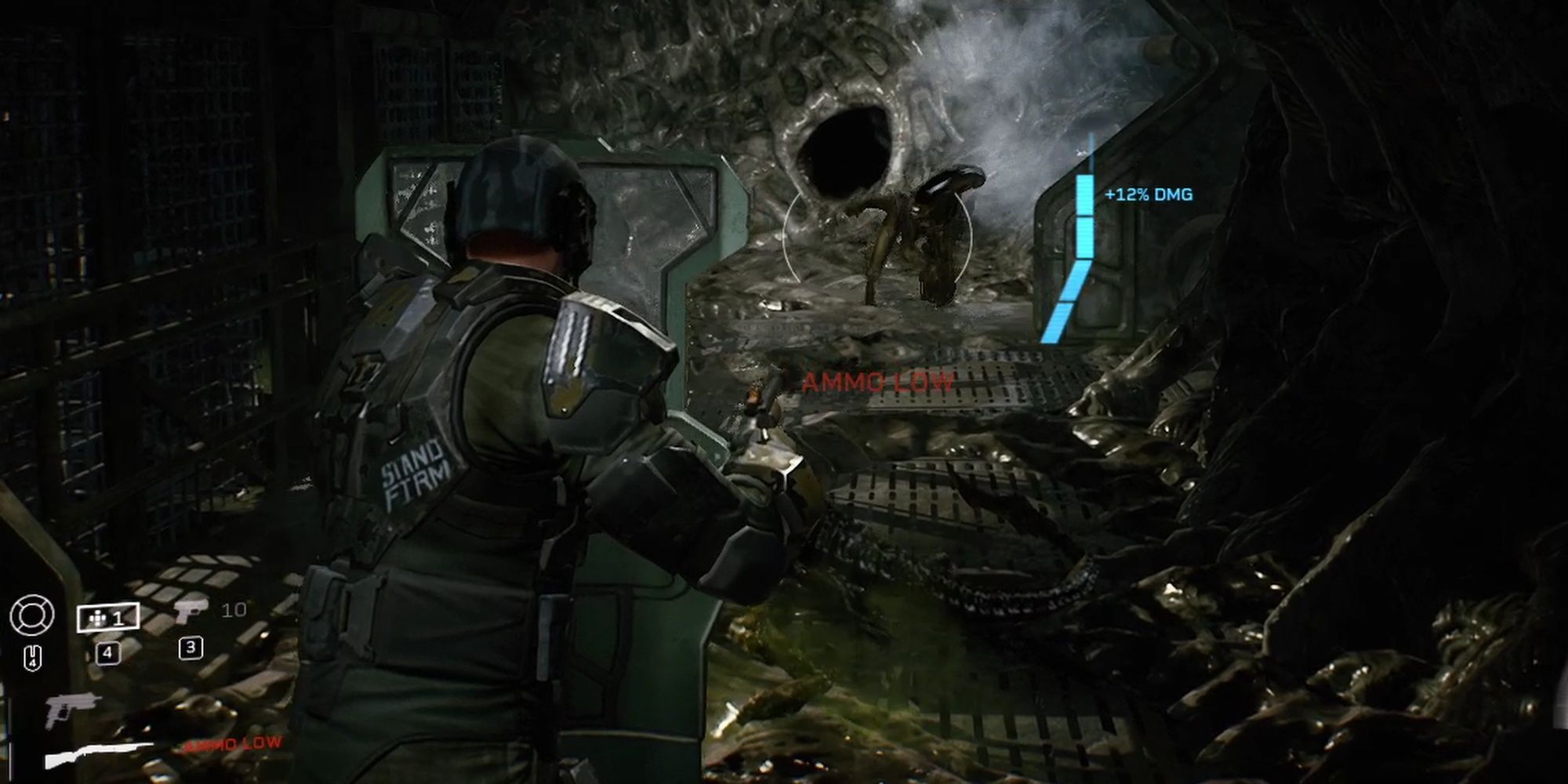 Aliens: Fireteam Elite Phalanx Blocking Corridor From Xenomorphs