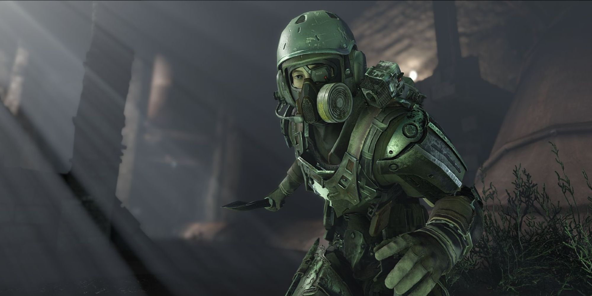 fallout_4_character_sneaking_in_a_building