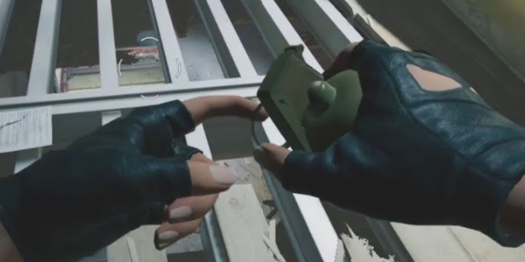 rainbow_six_siege_frag_grenade_in_hands