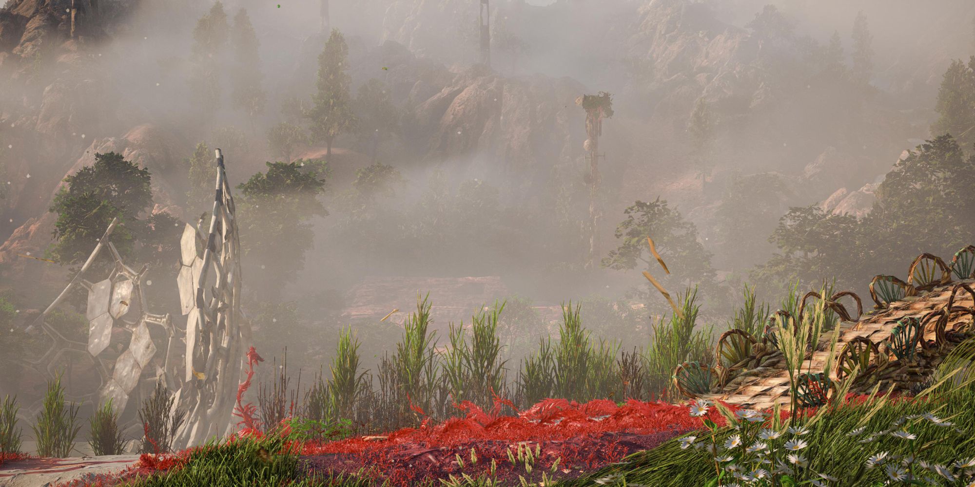 Horizon: Forbidden West. Photo of the west with red and green grass. Fog in the distance.
