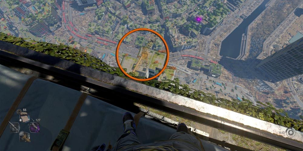 The yellow crane that houses the Flying Broom challenge in Dying Light 2