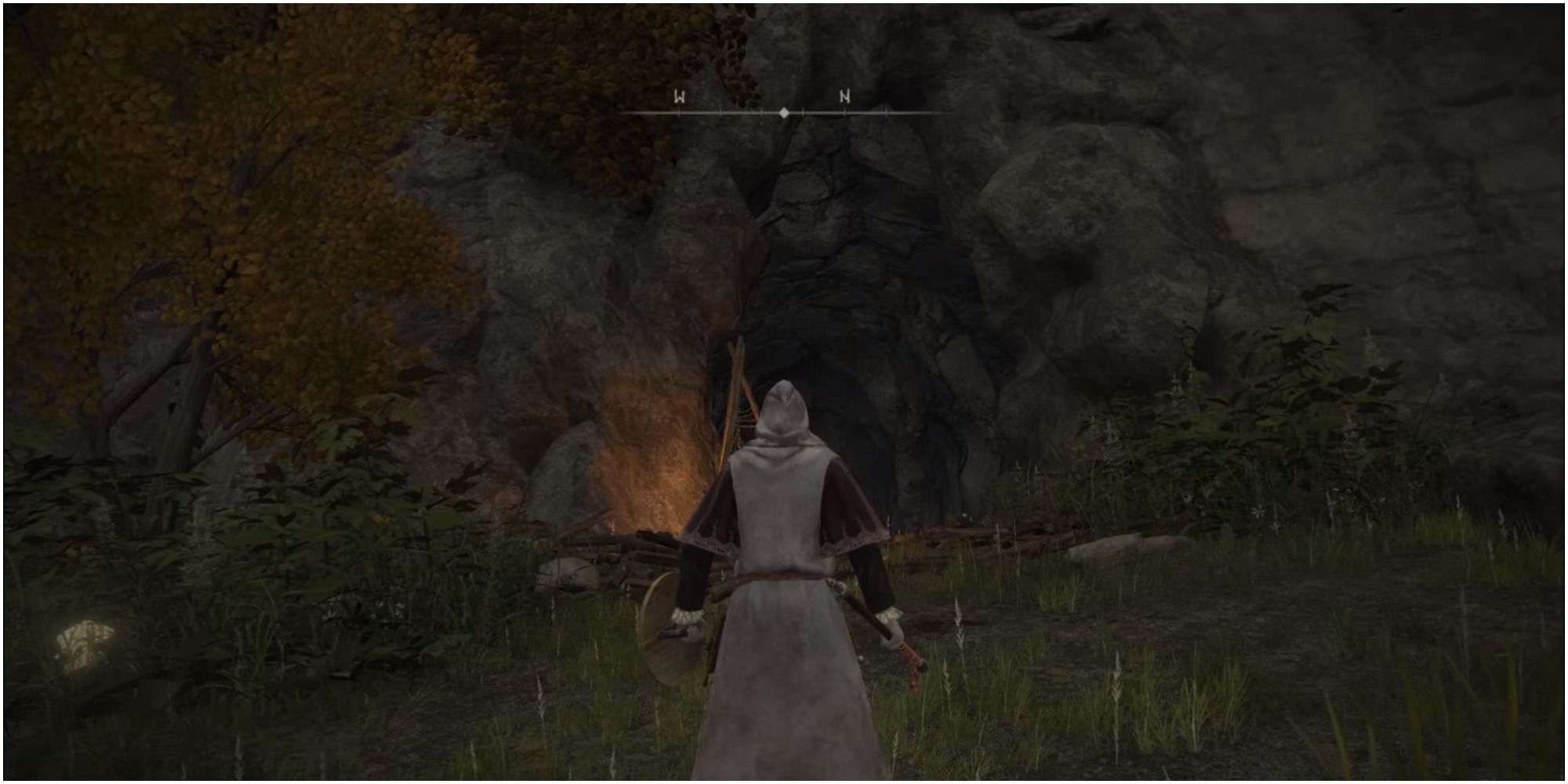 Tarnished about to enter the Groveside Cave.
