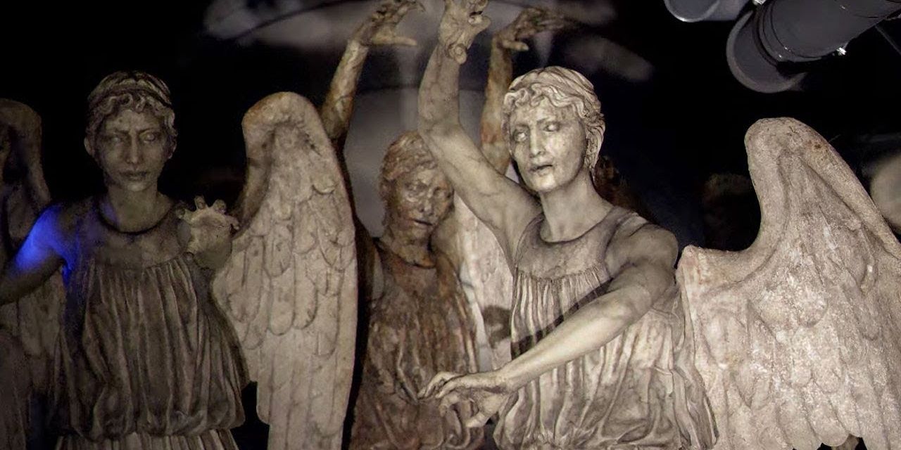 A group of attacking Weeping Angels