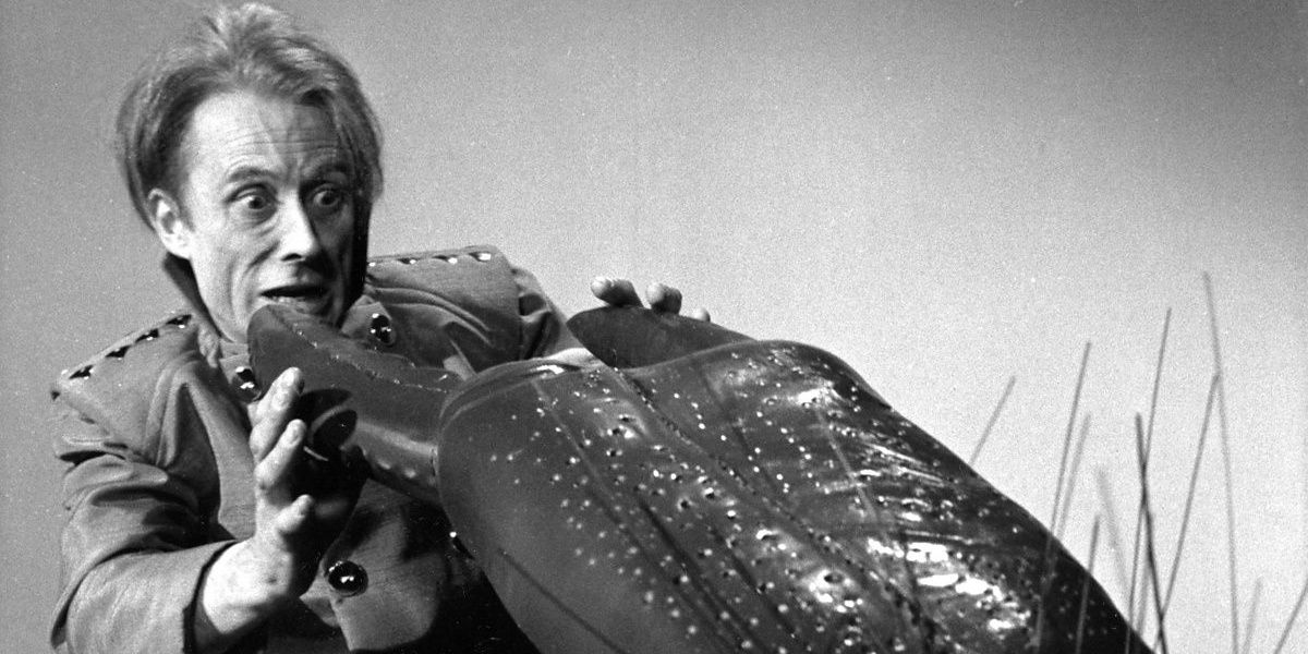 Crab-like Macra attacks man in Doctor Who