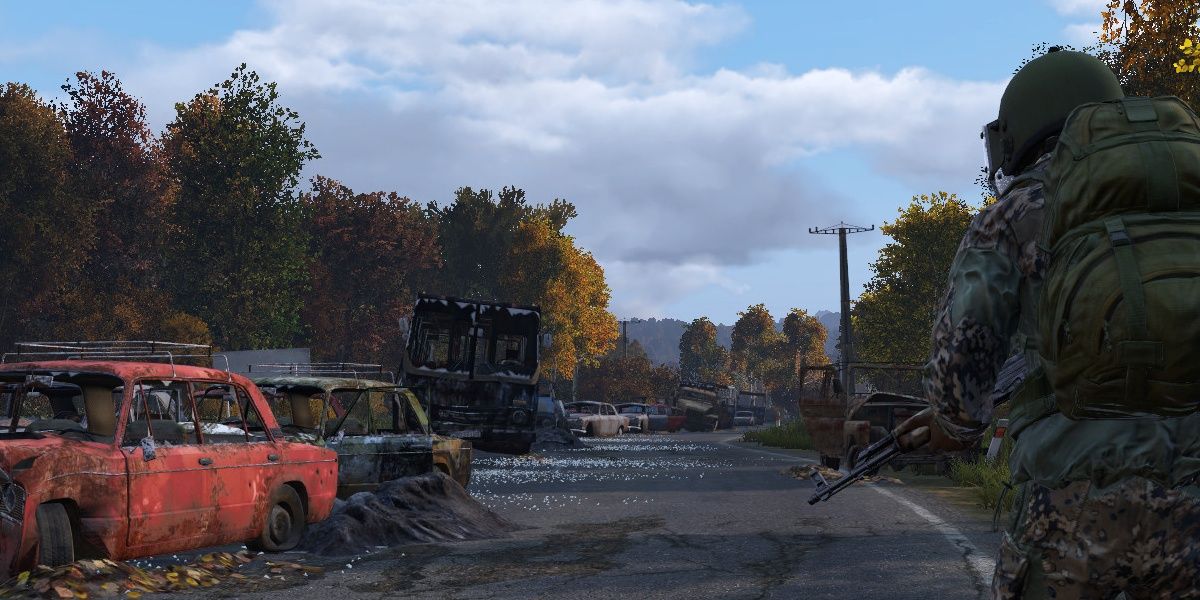 Player Walking Down Lonely Road past abandoned cars in Day Z