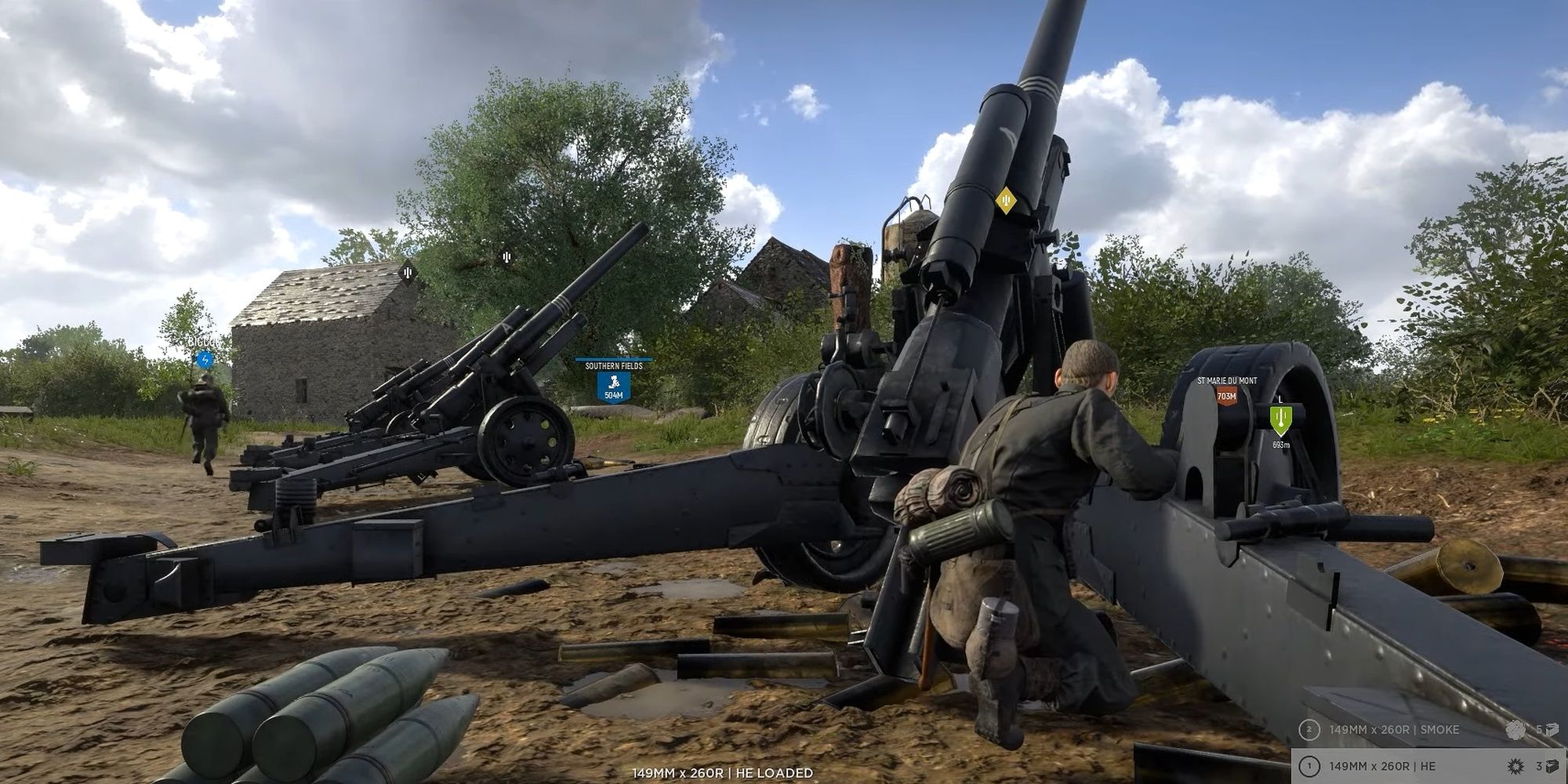 Hell Let Loose: Artillery Soldier With Rifleman Guard Nearby