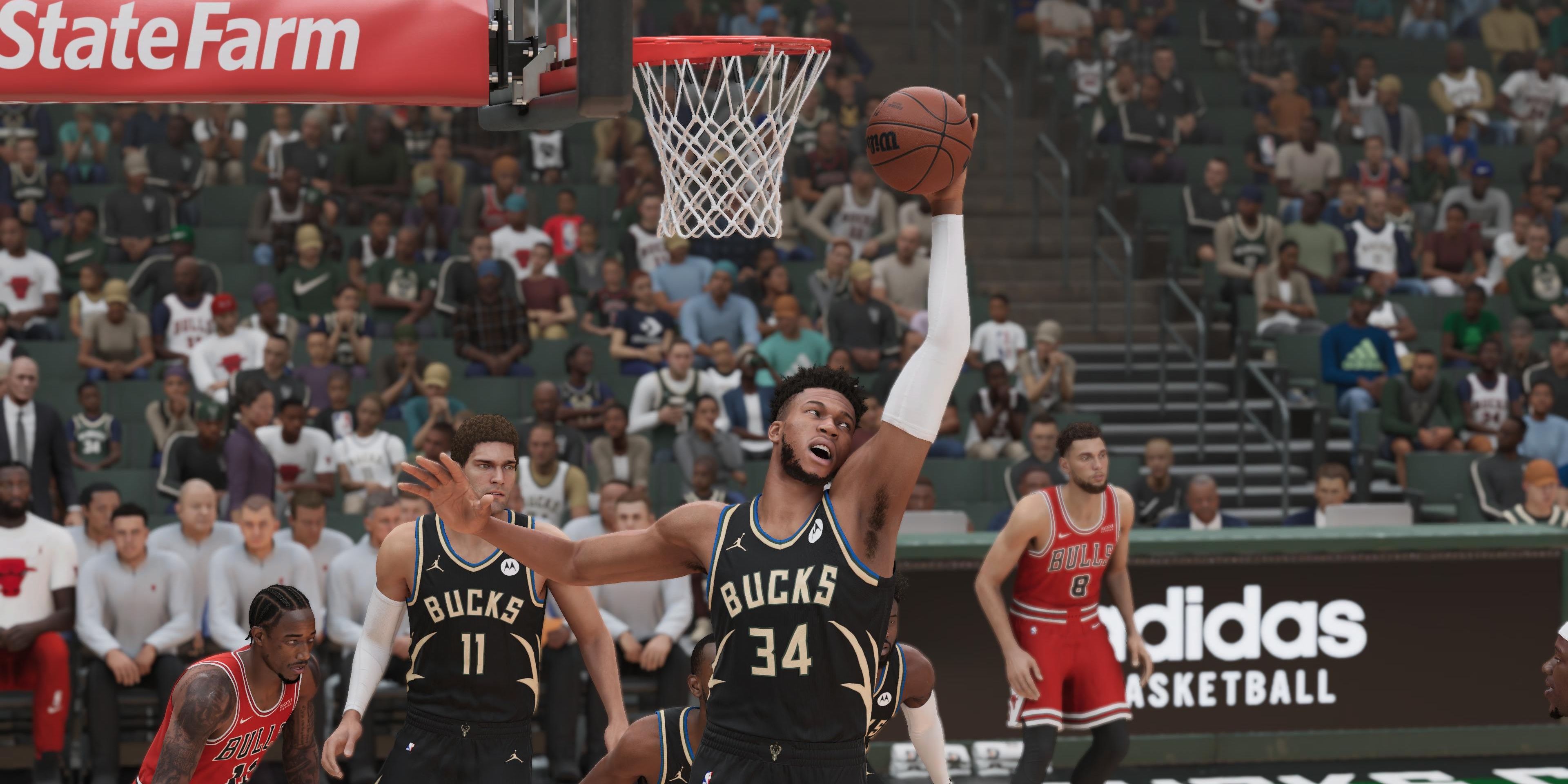 giannis antetokounmpo grabbing rebound