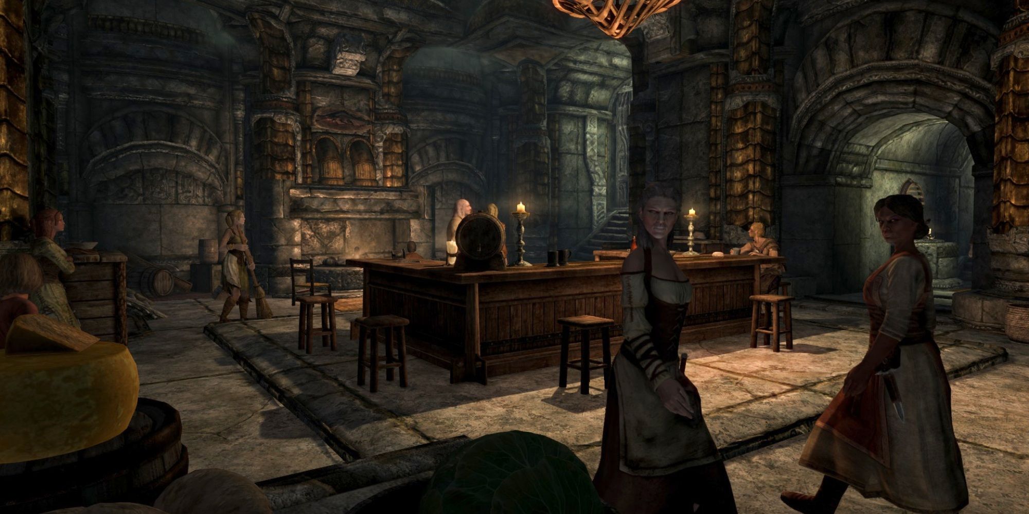 Skyrim screenshot of NPCs in the Silver-Blood Inn.