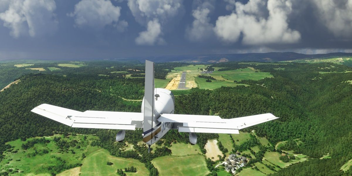 Plane flying towards a runway 