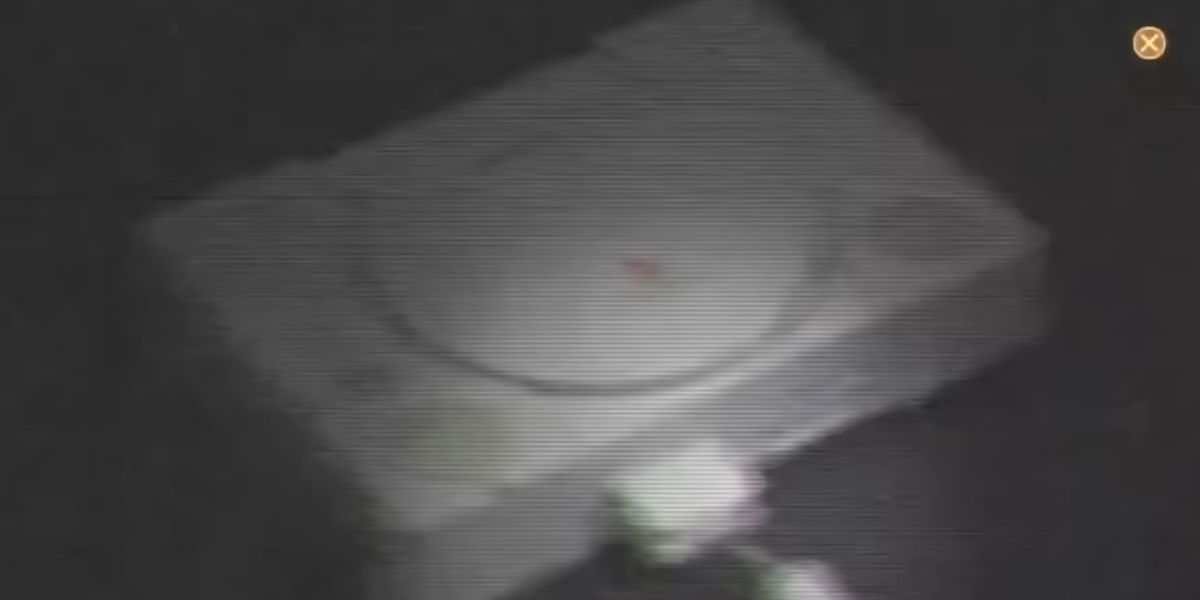 An original PlayStation in a flashback in Metal Gear Solid 4.