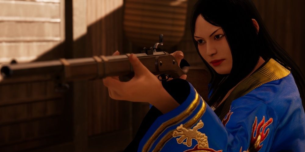 Yae Yamamoto aims at some ruffians with her gun in Like A Dragon: Ishin