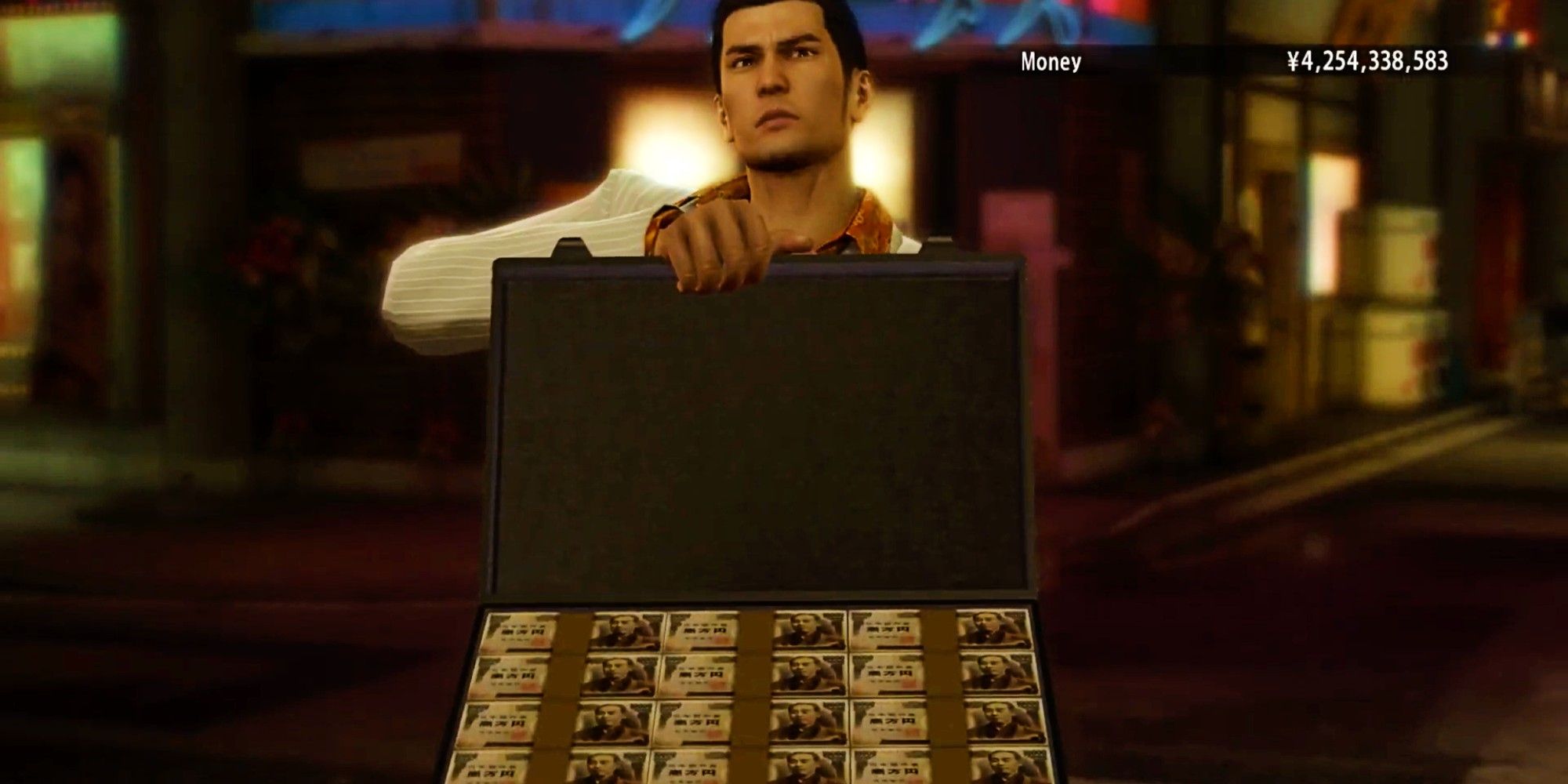 Kiryu opens a suitcase full of money facing the camera to close on a real estate deal
