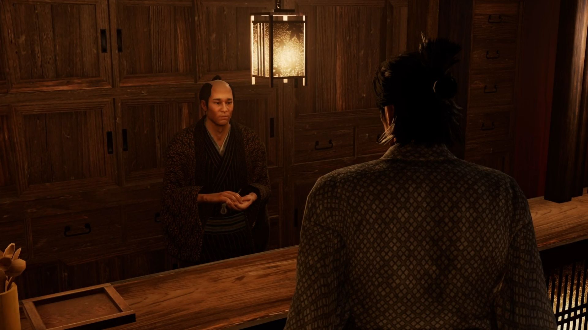 Like A Dragon Ishin, Ryoma talking to the karaoke bar owner