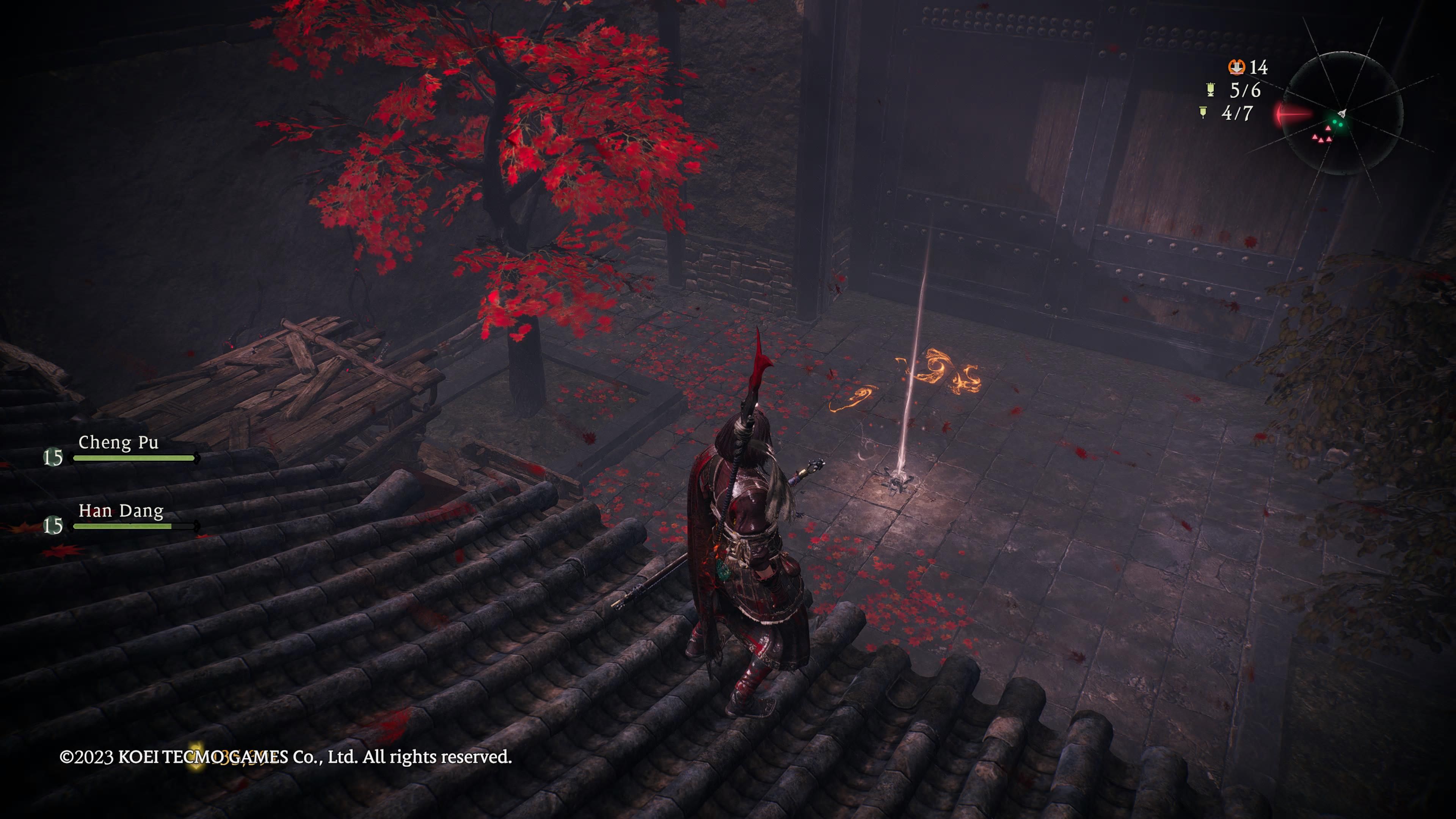 Wo Long: Fallen Dynasty - we look from the roof of a building at the 6th Marking Flag, next to a red tree