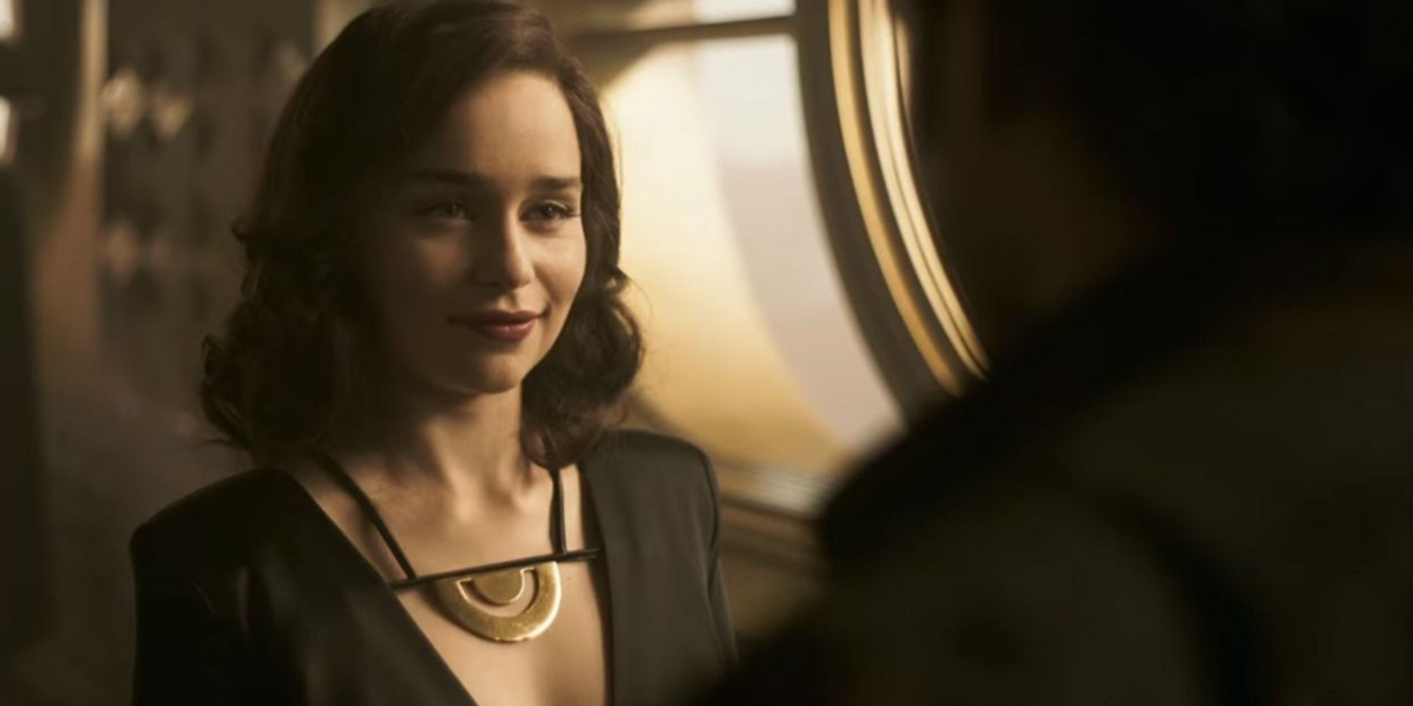 Emilia Clarke's Qi'ra speaking with a young Han Solo in the film Solo: A Star Wars Story.