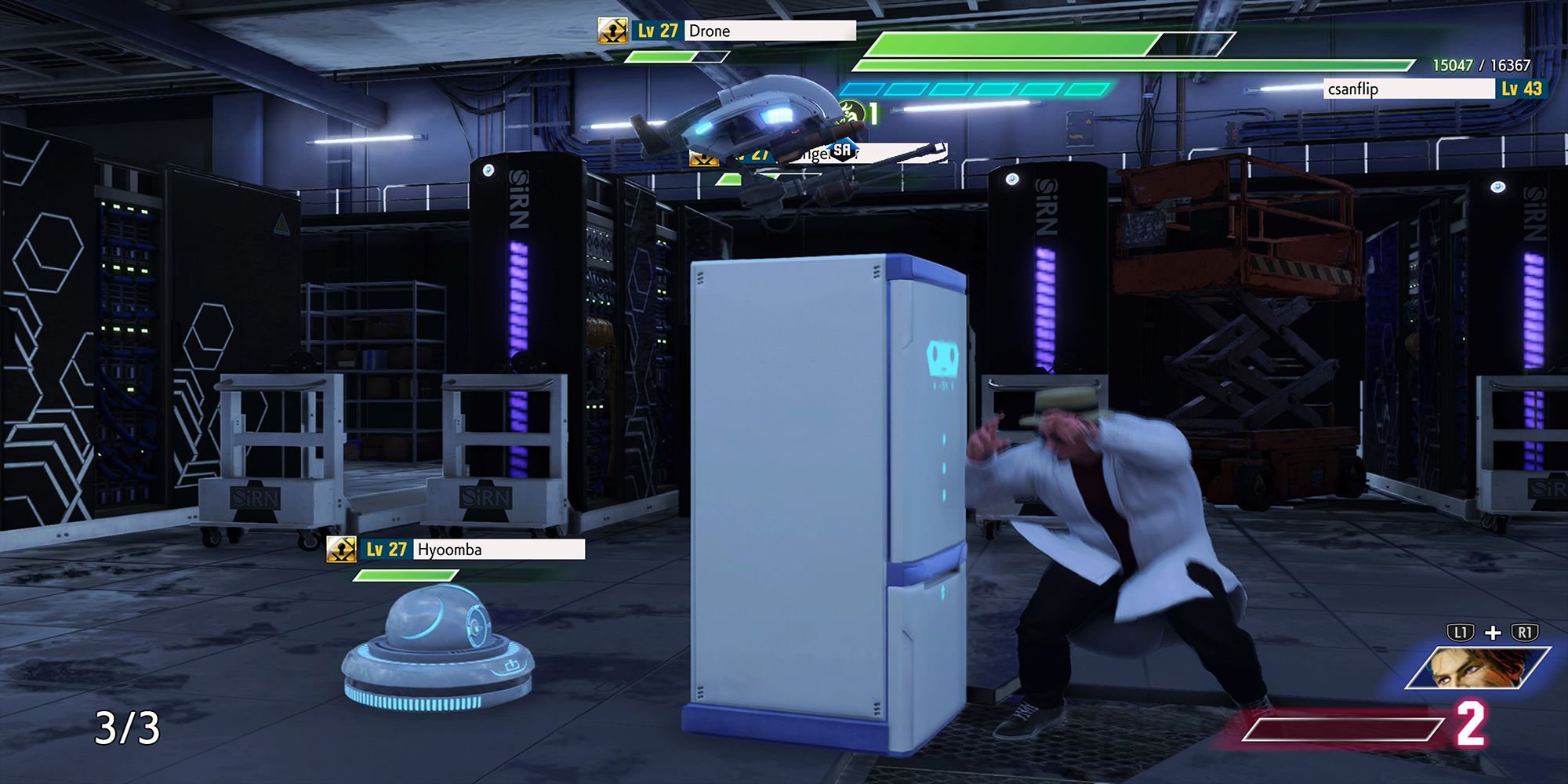 The player fights a refrigerator, a drone, and a Hyoomba inside a SiRN Server Room in Street Fighter 6.