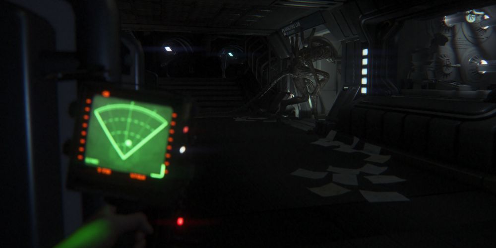 Sneaking past the xenomorph using motion tracker