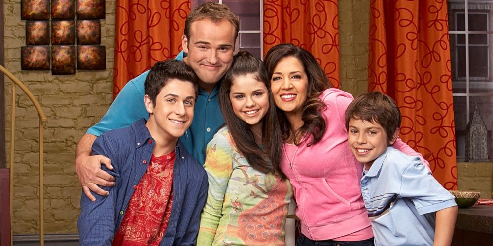 The Entire Russo Family From Wizards Of Waverly Place