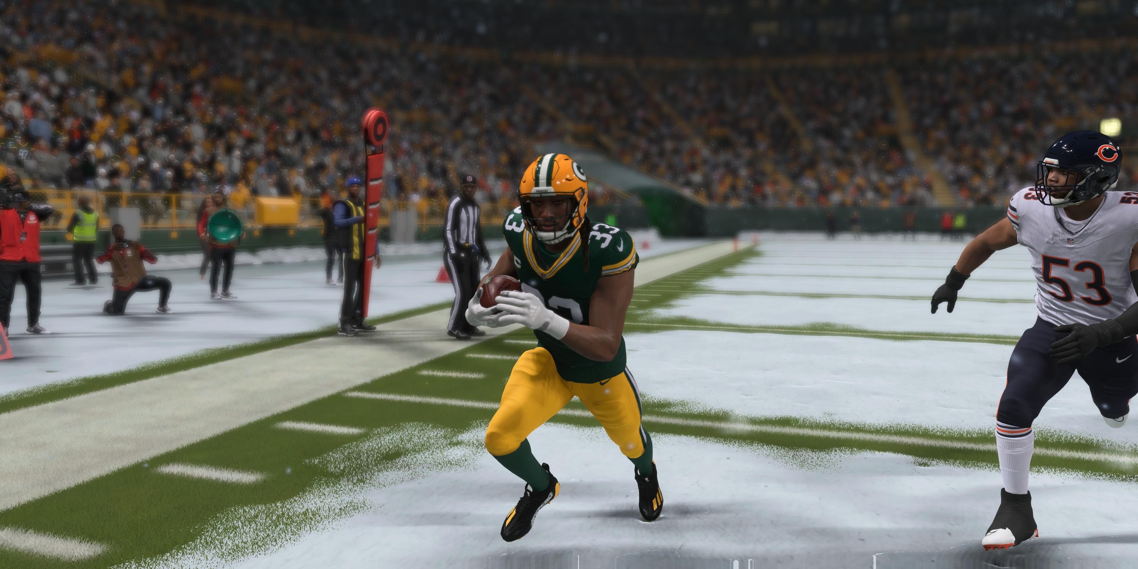 Aaron Jones running on the outside