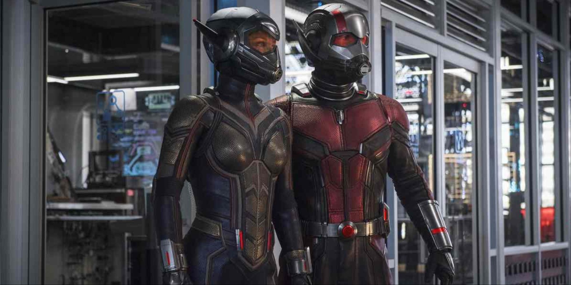 Hope (Evangeline Lilly) and Scott (Paul Rudd) in Ant-Man and The Wasp