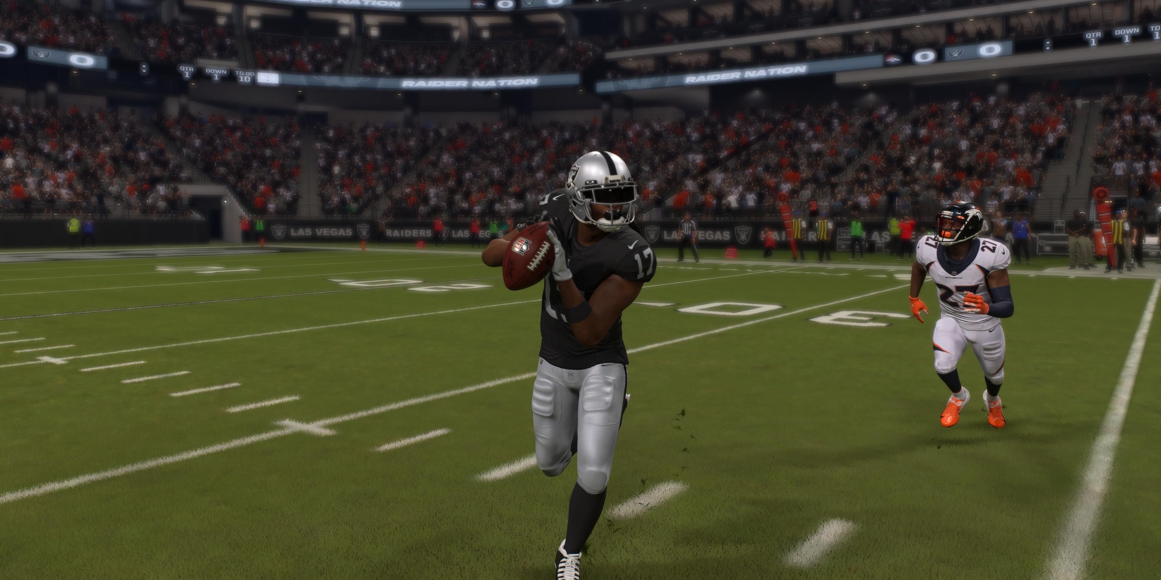 Davante Adams making a catch