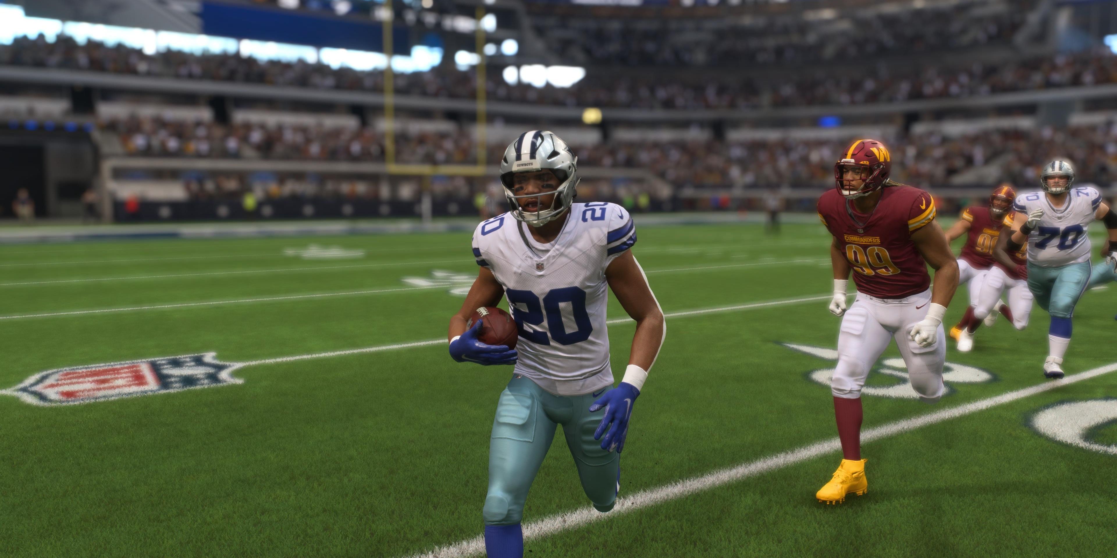 Tony Pollard running on the outside
