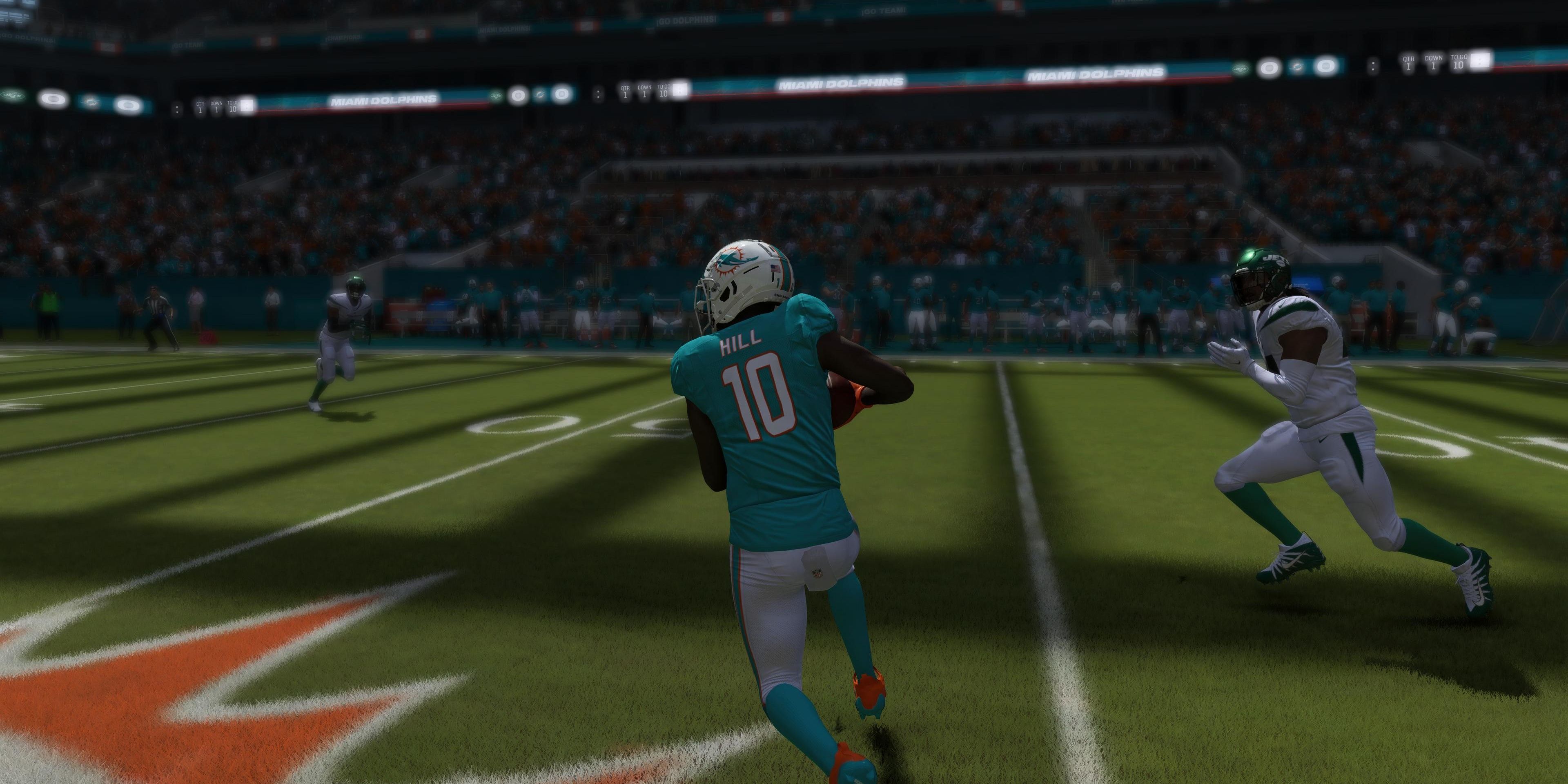 Tyreek Hill running middle of the field
