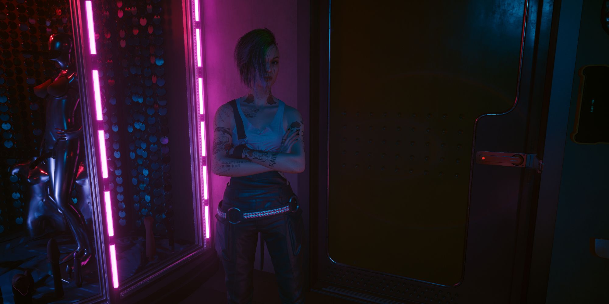 Judy angry in Jig Jig Street in Cyberpunk 2077.
