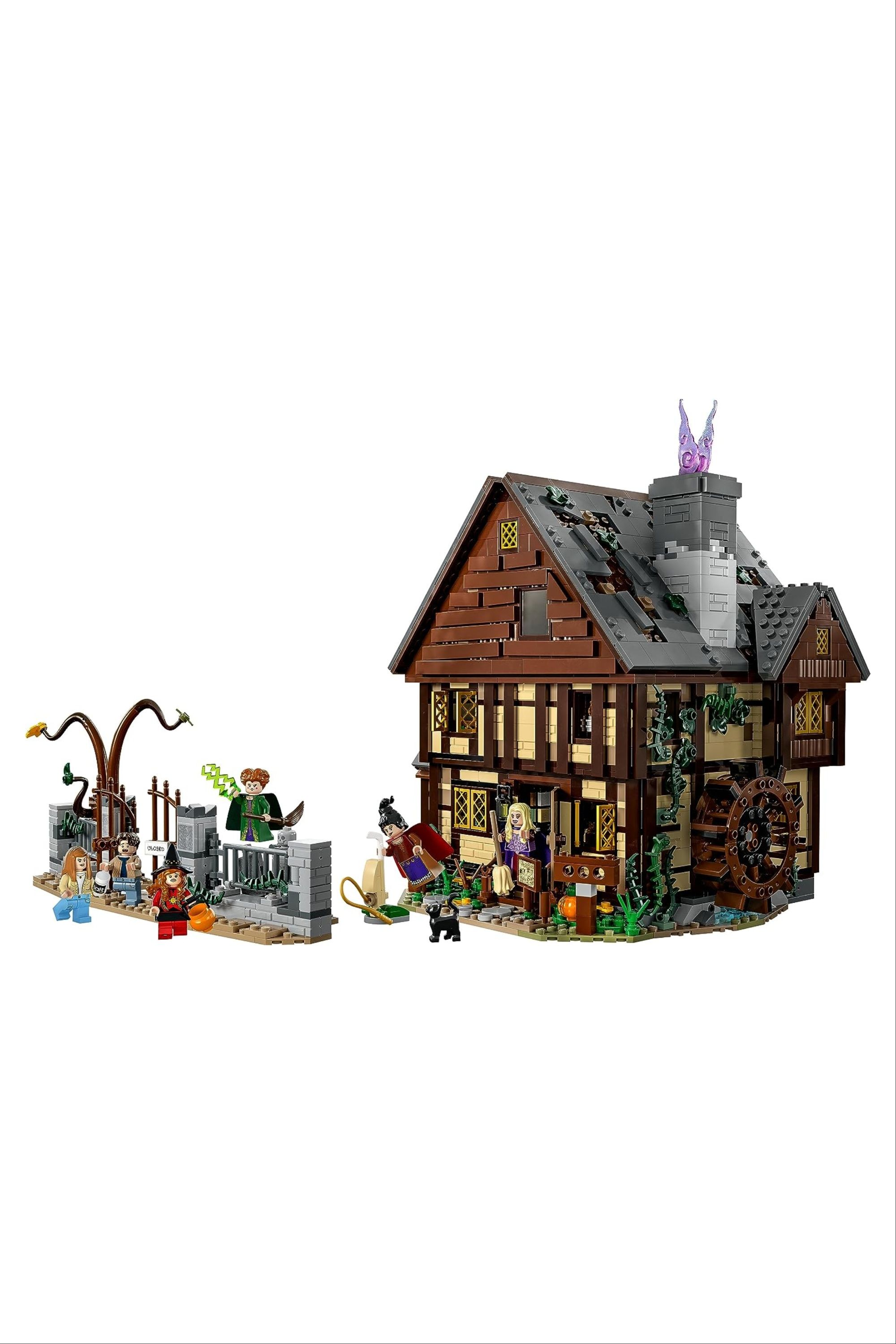 Hocus Pocus: The Sanderson Sisters' Cottage