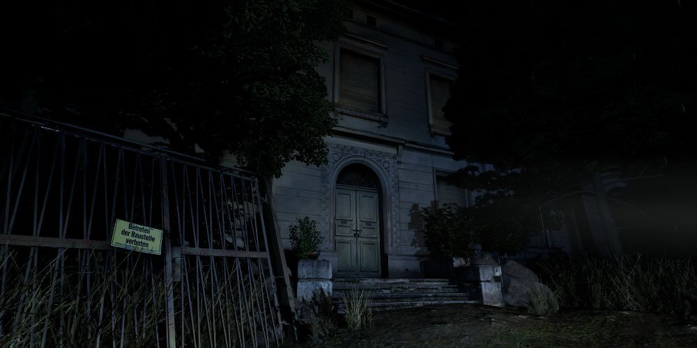 Kobold investigating an abandoned mansion