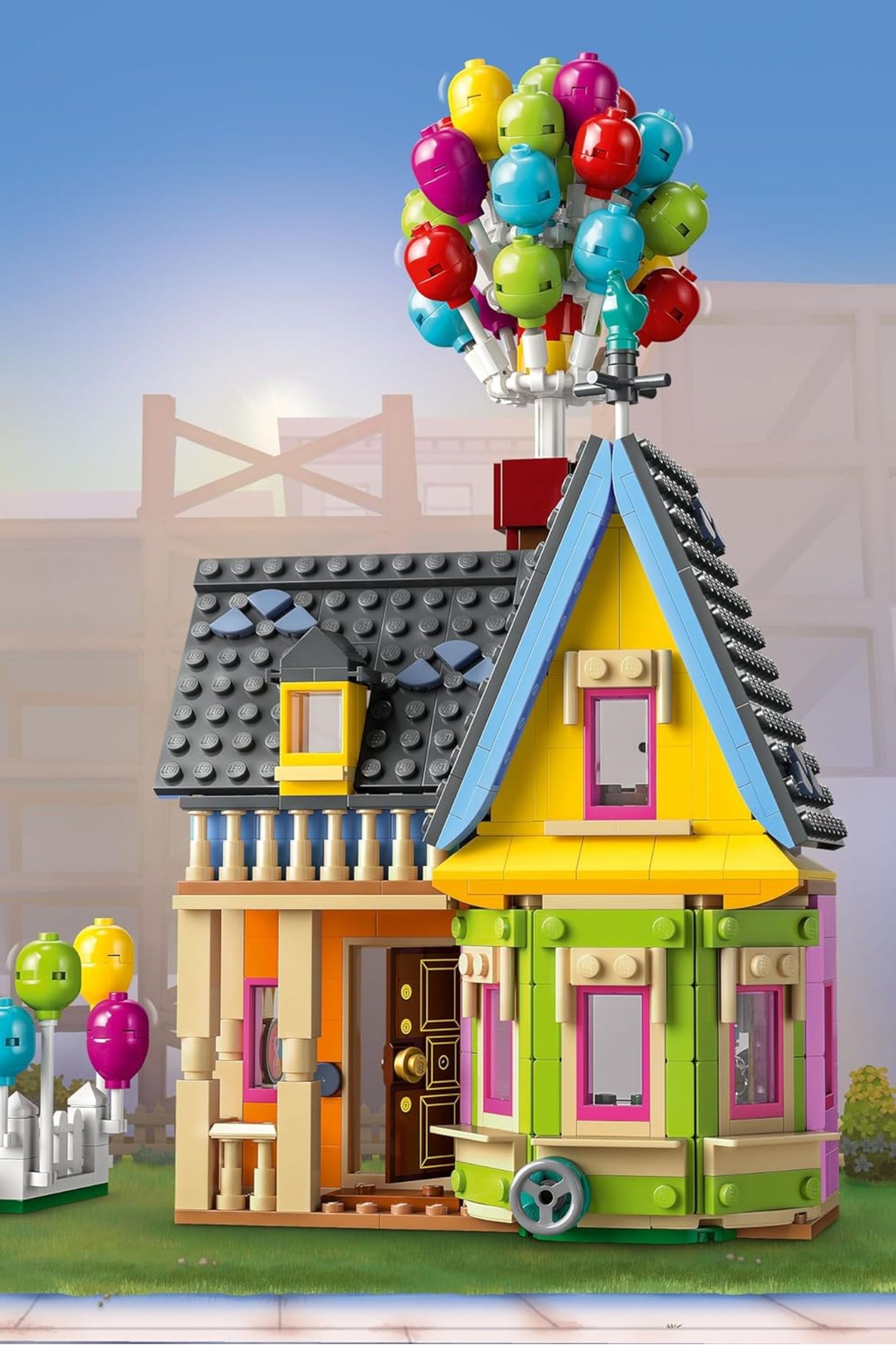 a lego set of the house from disney pixar's up