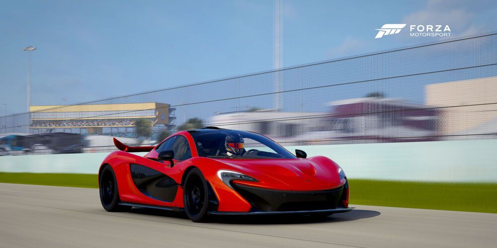 McLaren P1 racing in Forza Motorsport