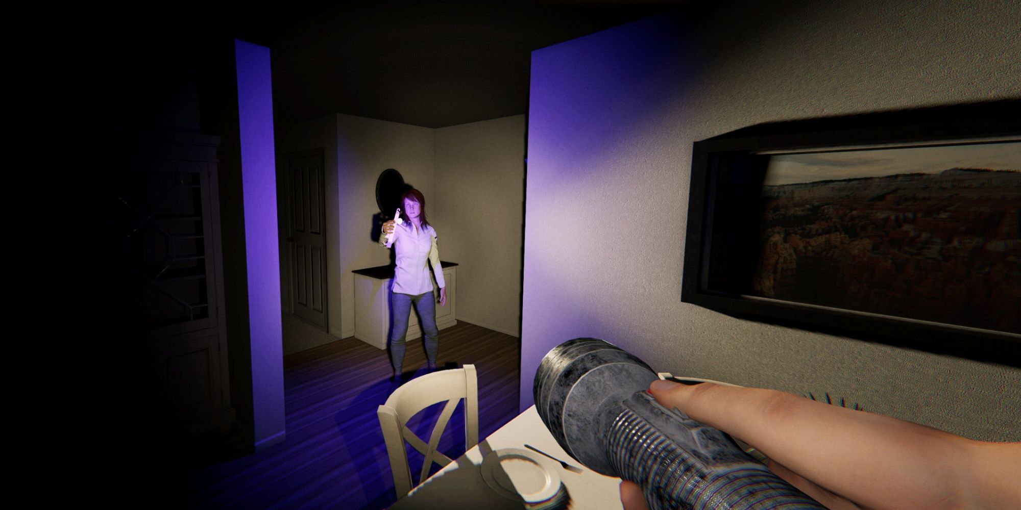 Phasmophobia second player holding a glow stick