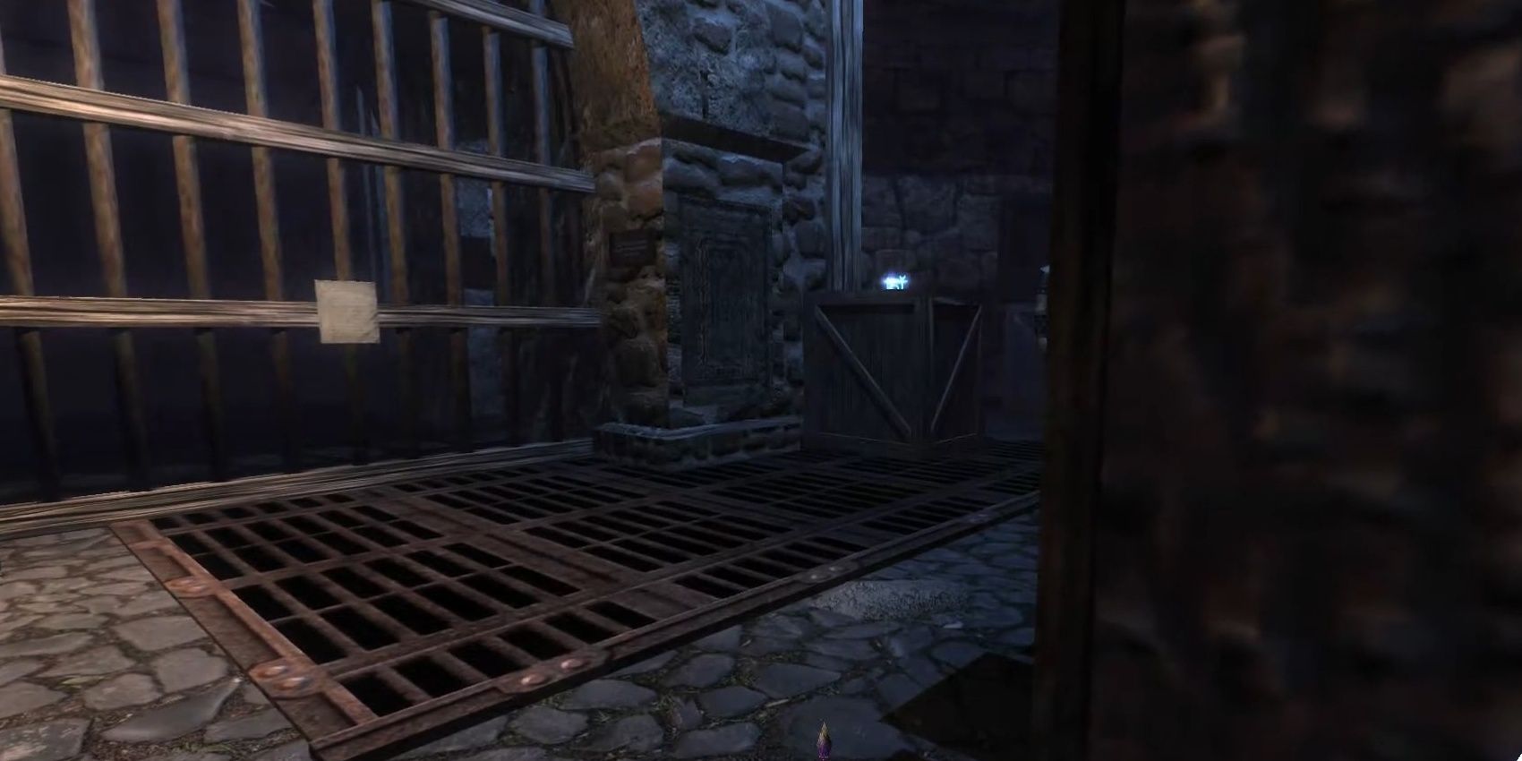Garrett hiding from guards in Thief Deadly Shadows