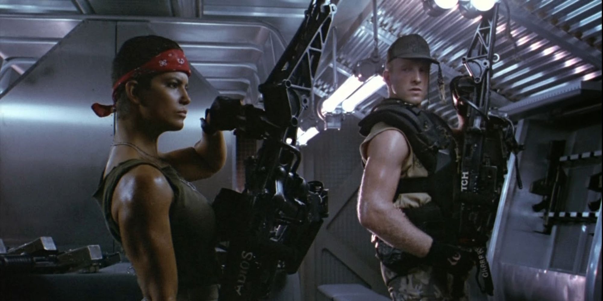 Marines Vasquez and Drake pose with readying guns in Aliens