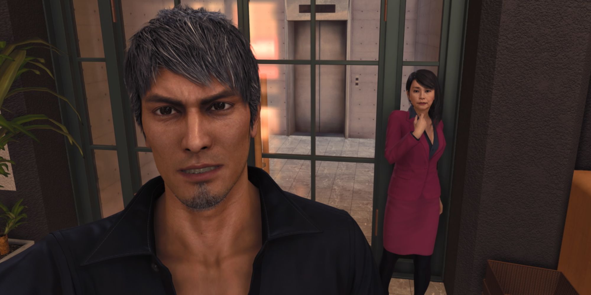 Like A Dragon Infinite Wealth, Kiryu taking a selfie with the Honk Honk Granny