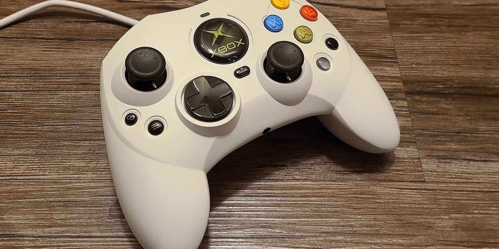 hyperkin's duchess xbox controller s in white